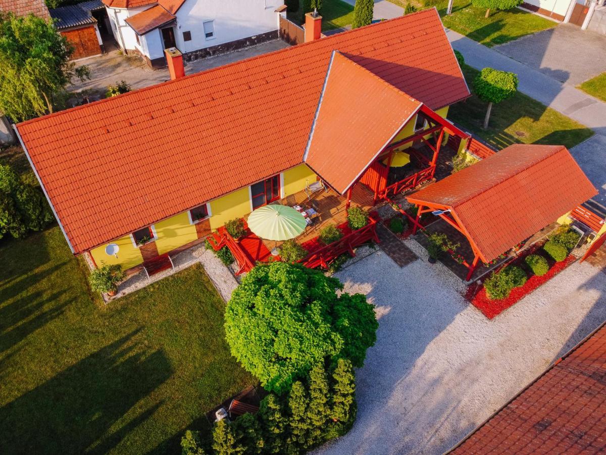 Sara-Lux Apartman Nyarliget Exteriér fotografie